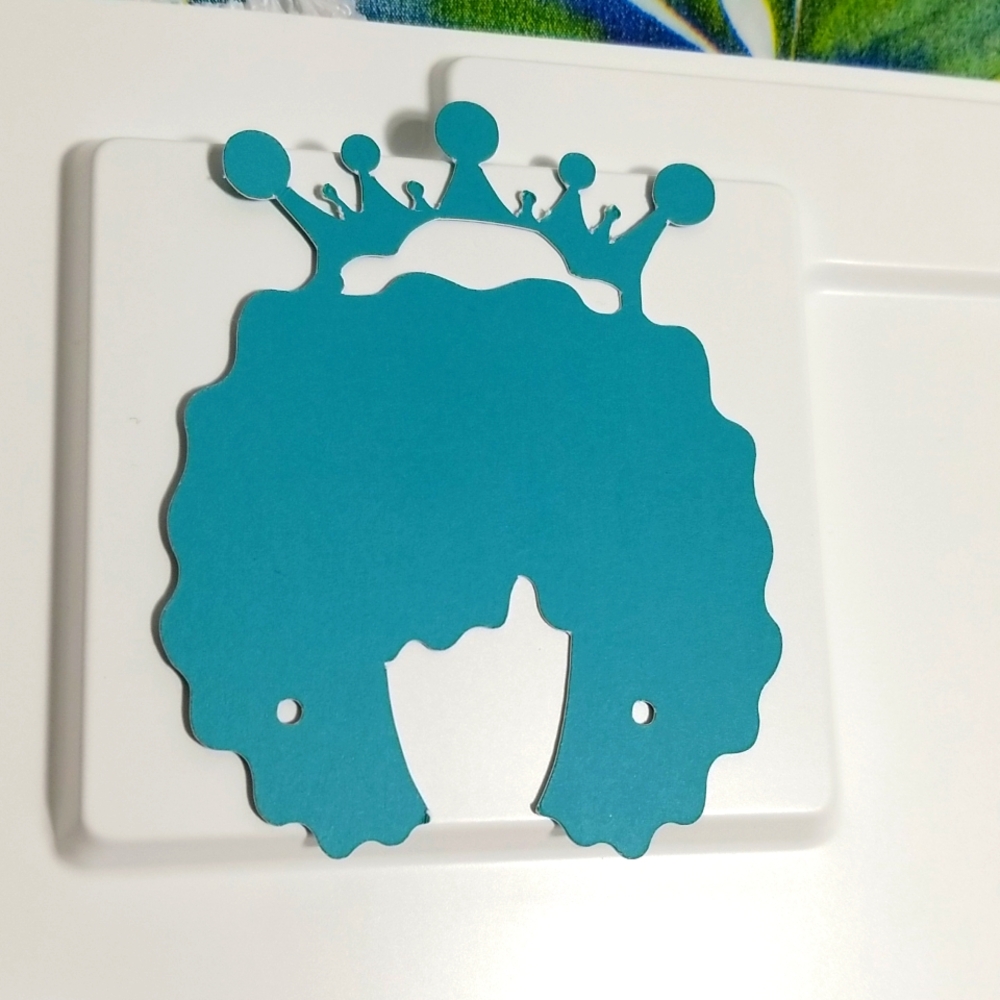 Queen with a Fro earring holder